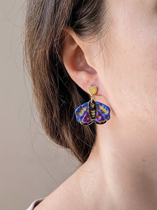 Kolczyki ćmy, biżuteria mroczna z ćmą, ćma eleganckie dodatki stylizacji