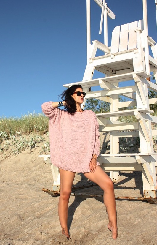 Sweter handmade oversize z wełną pudrowy róż