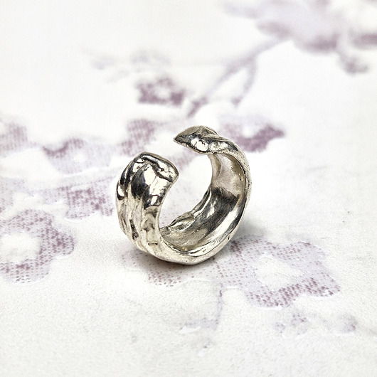 Nausznica duża srebrna rockowa