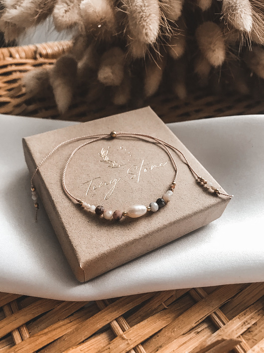 Bransoletka Rose z perłą i opalem na jedwabnej nici