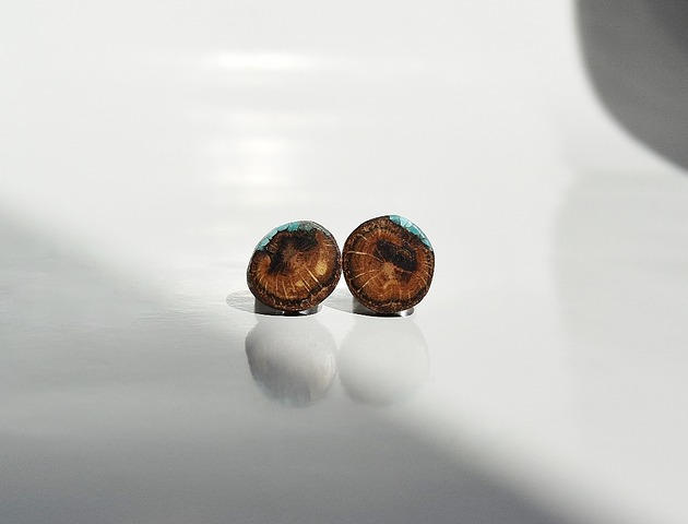 Drewniane kolczyki z turkusem