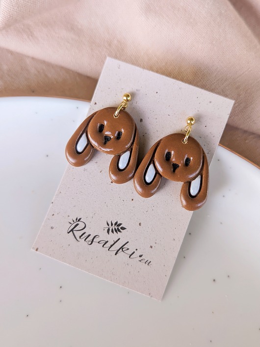 Kolczyki brązowe króliczki, biżuteria z motywem królika, brązowy królik