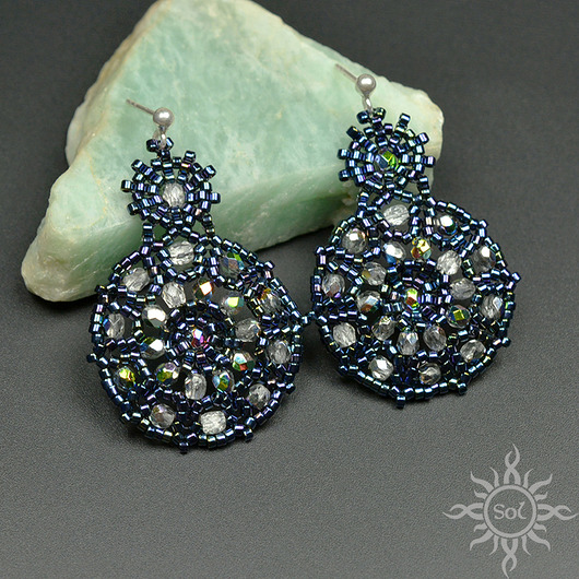 Fanais, ażurowe kolczyki z kryształkami, beading