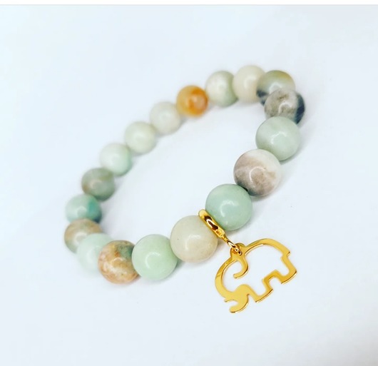 Słonik w pięknym kamieniu