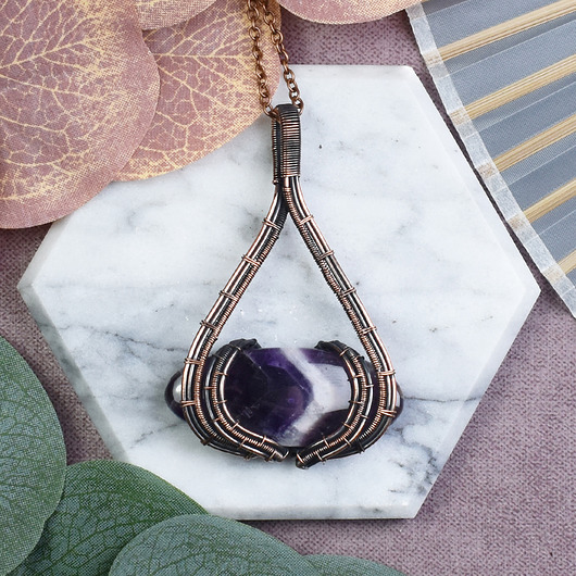 Miedziany wisiorek wire wrapping z ametystem #526