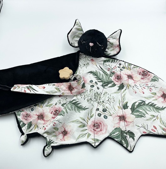 Przytulanka nietoperz dla niemowląt z zawieszką do smoczka