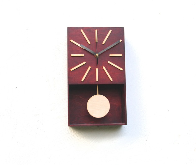 Drewniany Mahoniowy zegar ścienny z wahadłem