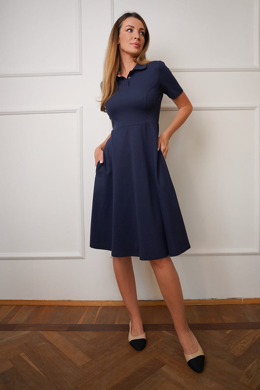 Sukienka granatowa z kołnierzykiem typu polo