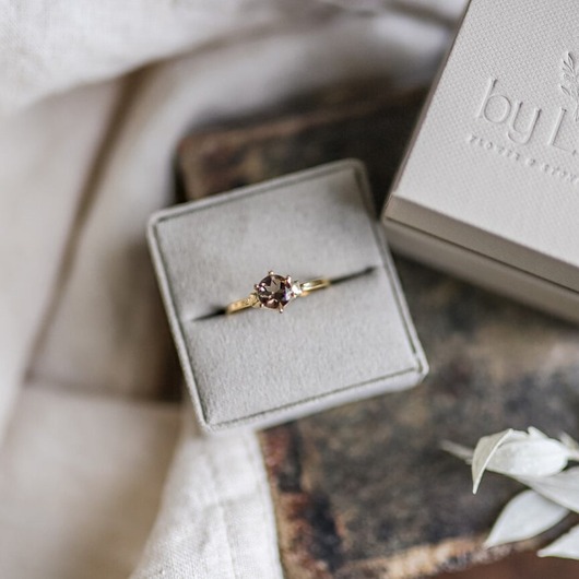 Pierścionek z kwarcem dymnym