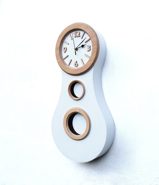 Zegar drewniany z wahadłem Biały 56cm- Mora style