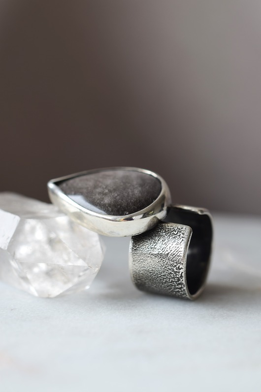 Pierścień z obsydianem