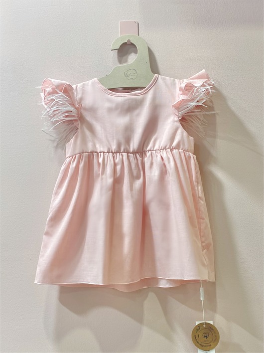 Niemowlęca sukienka z piórkami ARWENA jasny róż