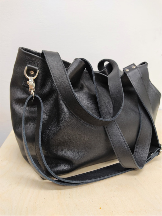 Torebka hobo czarna skórzana