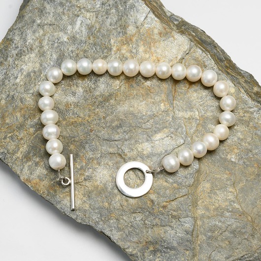 Bransoletka z pereł eleganckie zapięcie