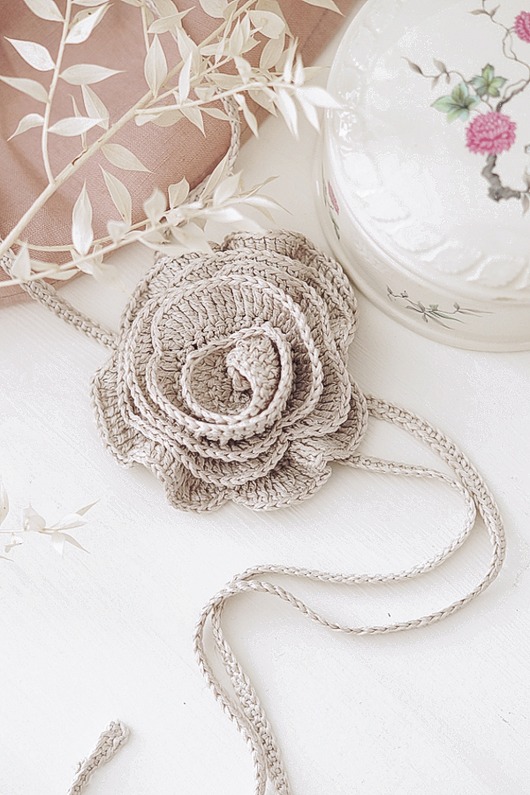 Elegancki choker z wiskozą