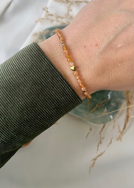 Bransoletka z Kamieniem Słonecznym i serduszkiem