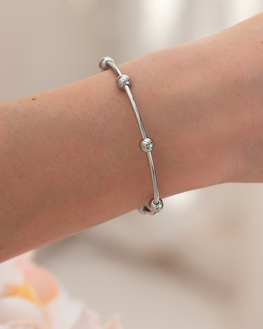 Sztywna srebrna bransoletka ze stali chirurgicznej