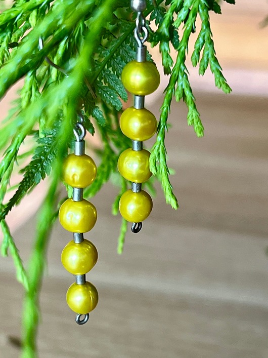 Kolczyki srebrne z perłami w kolorze słońca