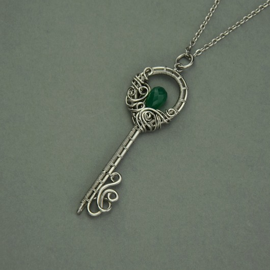 Wisiorek klucz zielony onyks wire wrapping