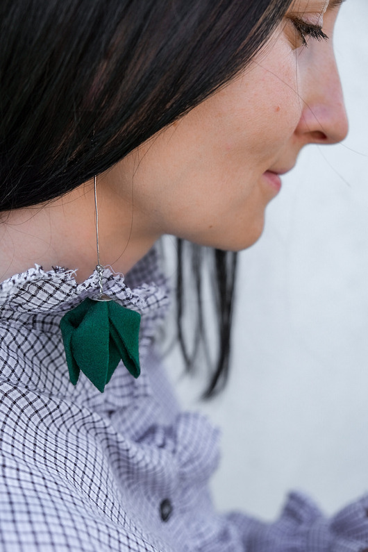 Intrygujące kolczyki kwiaty TULIPANY premium butelkowa zieleń