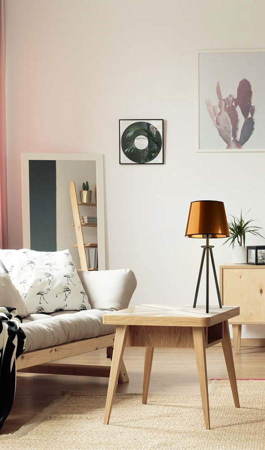 Loftowa lampa stołowa na trójnogu z miedzianym kloszem BERGEN MIRROR