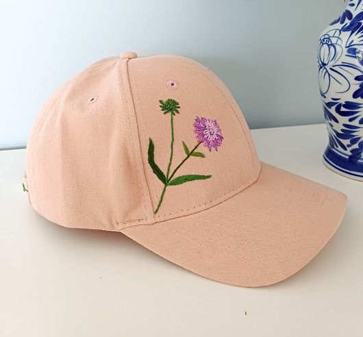 Czapka z daszkiem świerzbnica polna