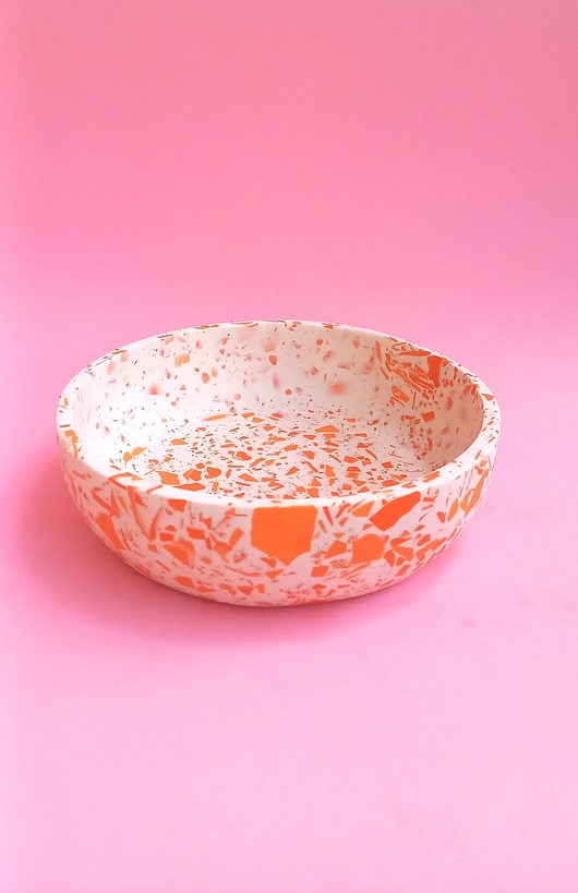Biała miska terrazzo do kuchni na owoce lub dekoracyjna
