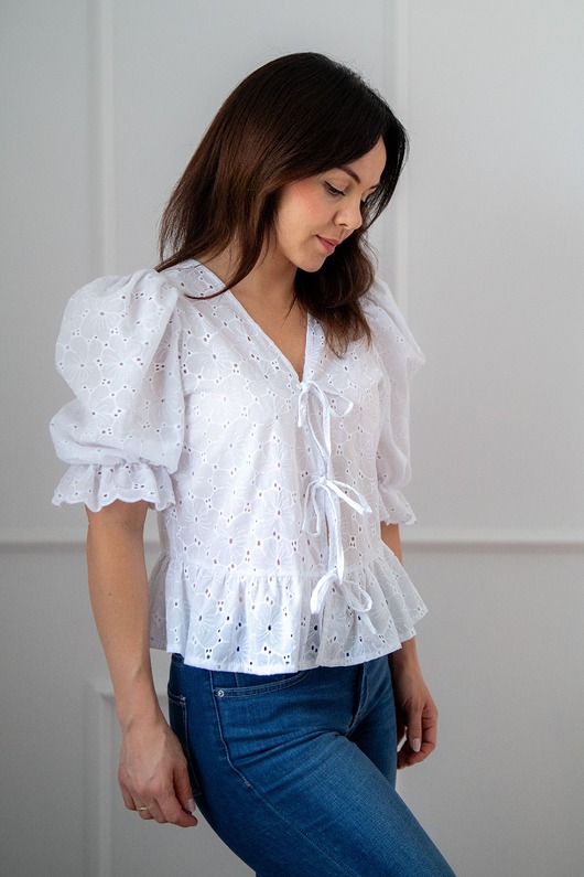 Wiązana bluzka biała