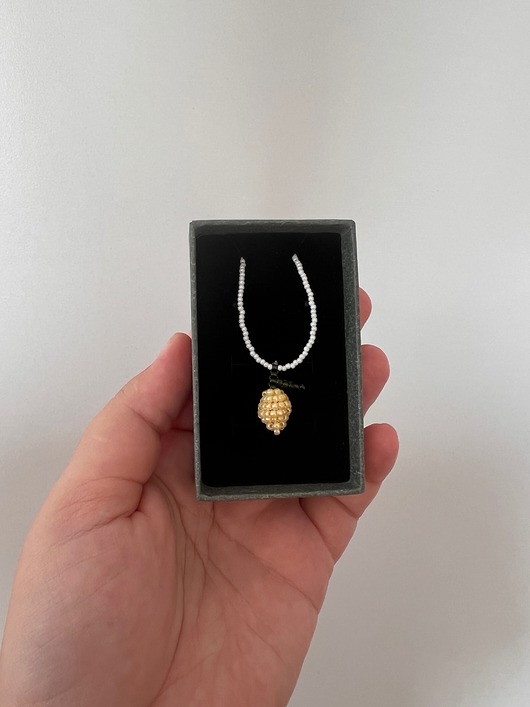 Handmade naszyjnik z plecioną cytrynka z koralików