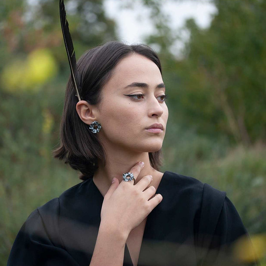 Kolczyki srebrne kwiaty grafitowe- Rumianki