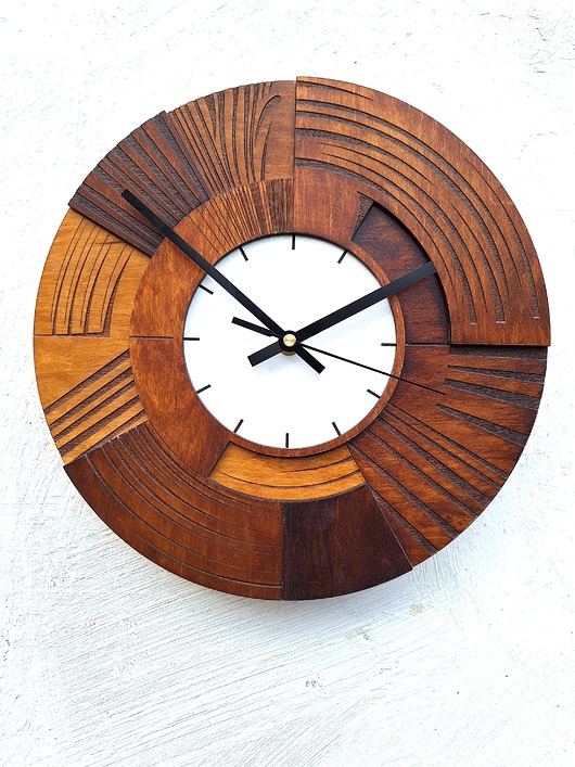 Zegar ścienny - cichy mechanizm