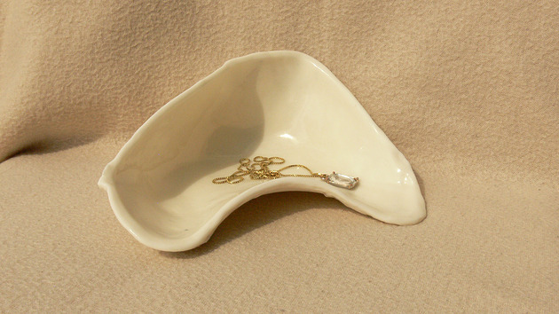 Porcelanowe naczynie na biżuterię