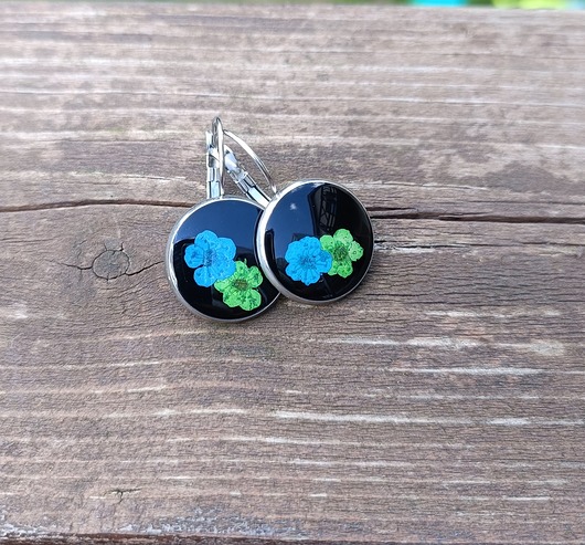 KOLORY CZERNI - kolczyki z suszonymi kwiatami wiśni w żywicy