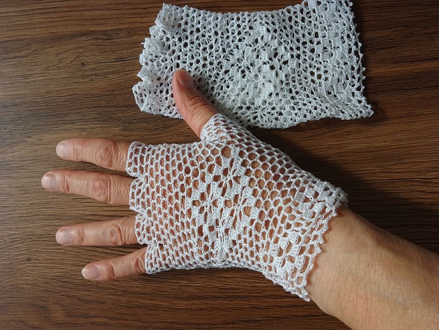 Rękawiczki mitenki koronkowe białe r. M