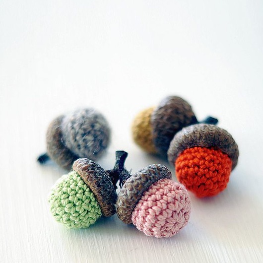 Kolorowe żołędzie - urocza jesienna dekoracja