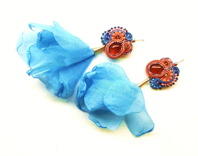 Sutaszowe kolczyki AMBER z kwiatami