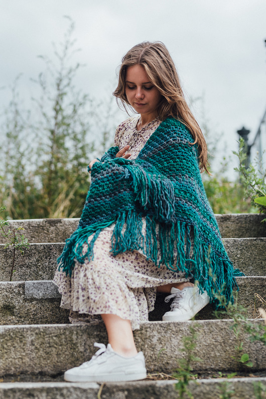 Chusta z frędzlami MAXCOLOR morska toń