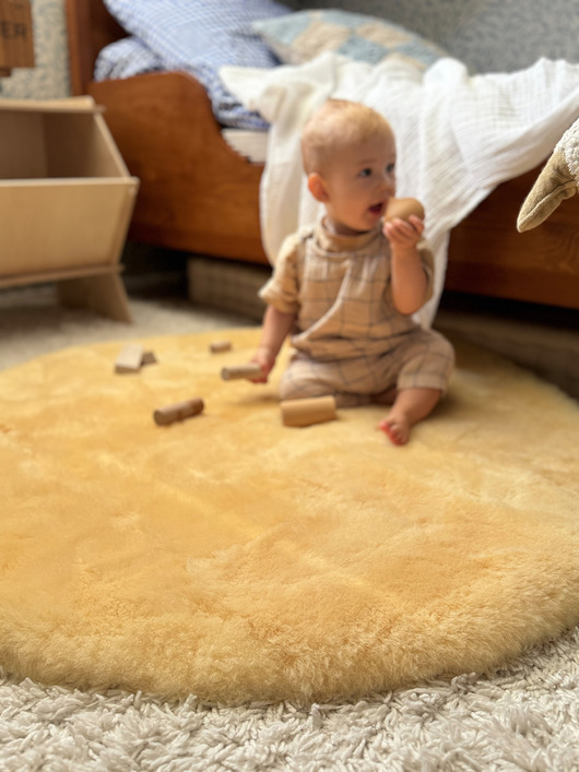 Okrągły dywan, mata z owczej skóry 100% naturalny Relugan żółty