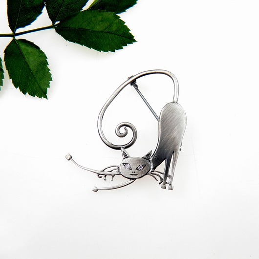 Broszka srebrna oksydowana- Kot Filemon szary