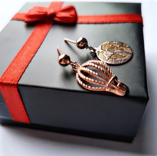 Kolczyki pozłacane Mapa świata i balon różowe