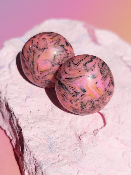 Różowe kolczyki sztyfty