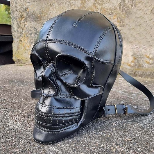 Skórzany plecak czaszka