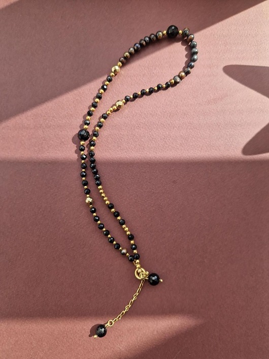 Naszyjnik z czarnych turmalinów i czarnych pereł z łańcuszkiem