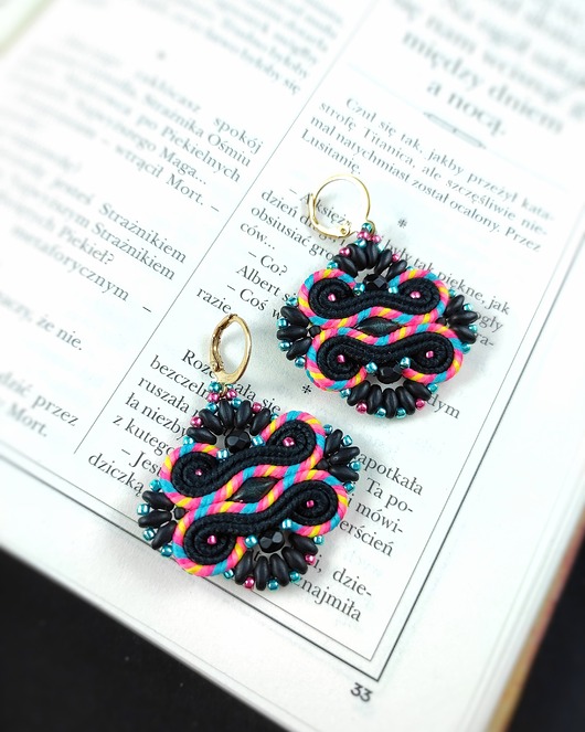 Aztec Czarny Neon kolczyki sutasz