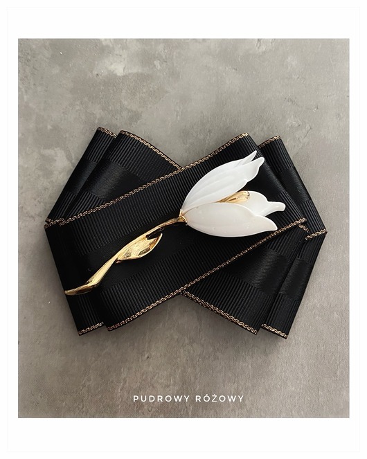 Brosza White Flower NEW