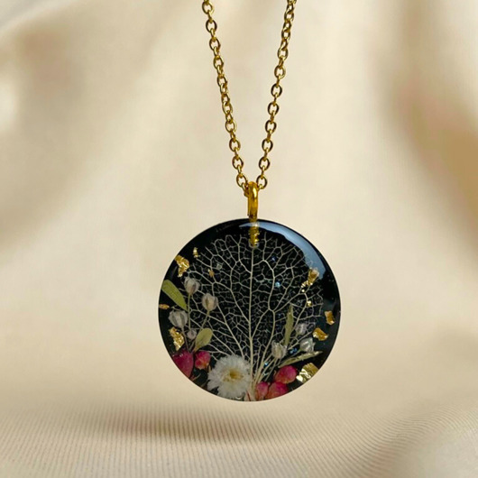 Naszyjnik z kwiatami