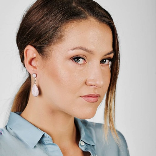 Perłowe kolczyki z brokatem Isin e11/m19