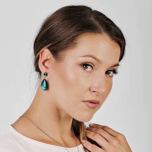 Kolczyki krople w perłowym odcieniu szmaragdu Isin e11/1