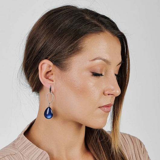 Perłowe kolczyki w odcieniu szafiru Elanur e15/20