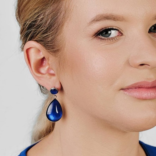Perłowe kolczyki w odcieniu kobaltu Isin e11/12